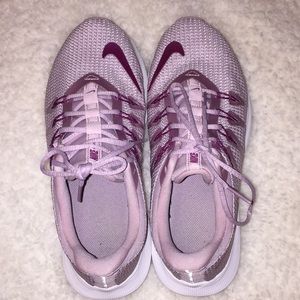running purple nike shoes